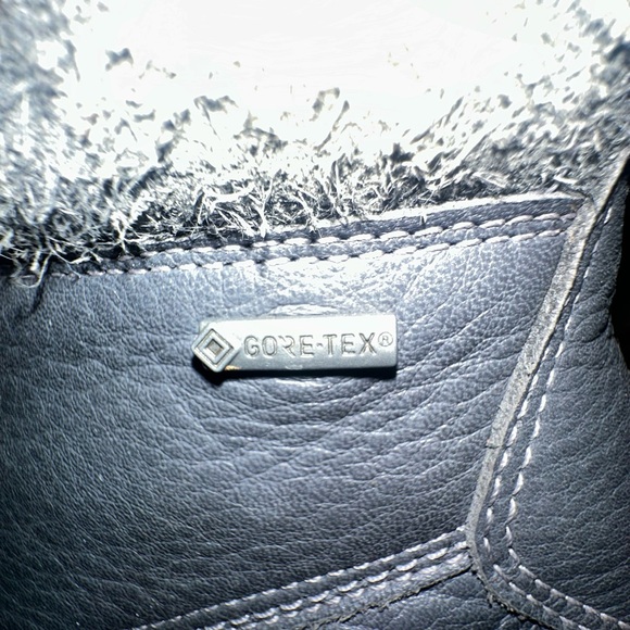 Gore-Tex Clarks Navy Leather Ankle Boots - Picture 5 of 5